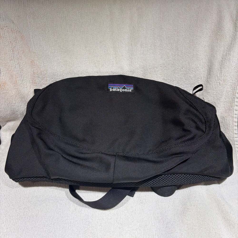 Patagonia Black Cross Body 2000s bag